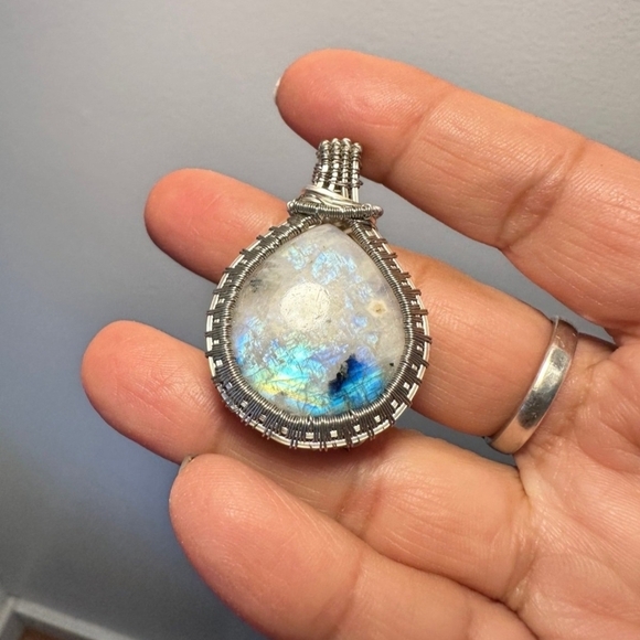 Jewelry - Silver and Blue Pendant Necklace